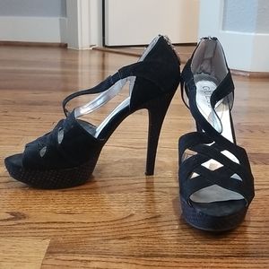 Sz 9 Guess black strappy heels